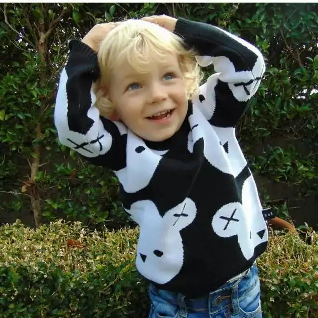 Вязаные свитера для маленьких девочек и мальчиков от 1 до 6 лет; хлопковые пуловеры для малышей с медведем; Цвет черный, белый; детская зимняя верхняя одежда