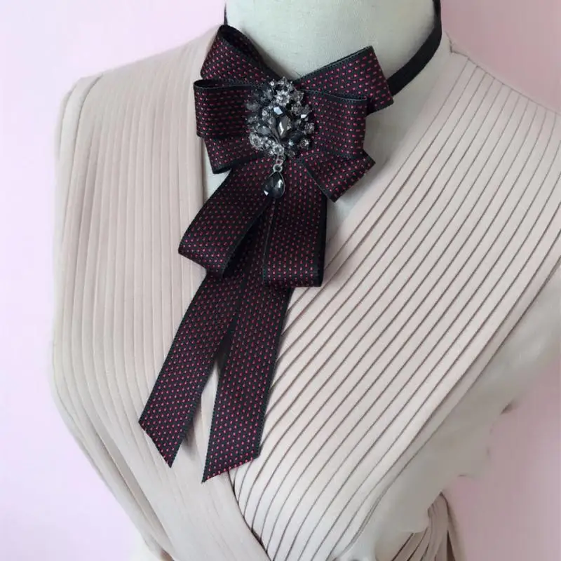 2018 Donne di lusso Office Lady Wedding Party Club Colletto Della Camicia Cravatta Cravatta Accessori Moda Nappe Di Cristallo del Rhinestone Papillon