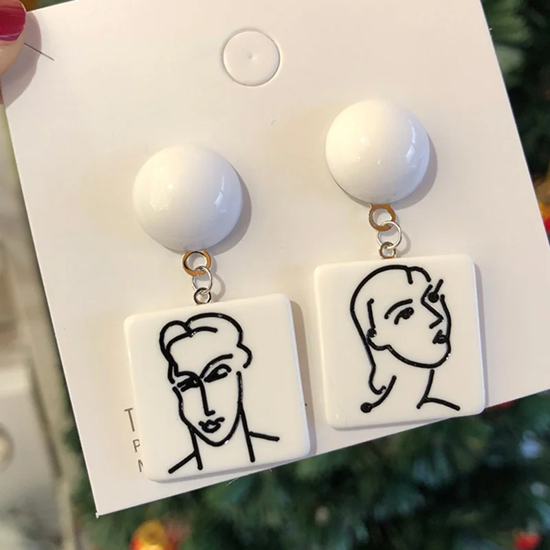 

2019 Asymmetric Carved Abstract Men Women Figure White Geometric Acrylic Earrings For Girl Women's Korean GeometricFace Earring