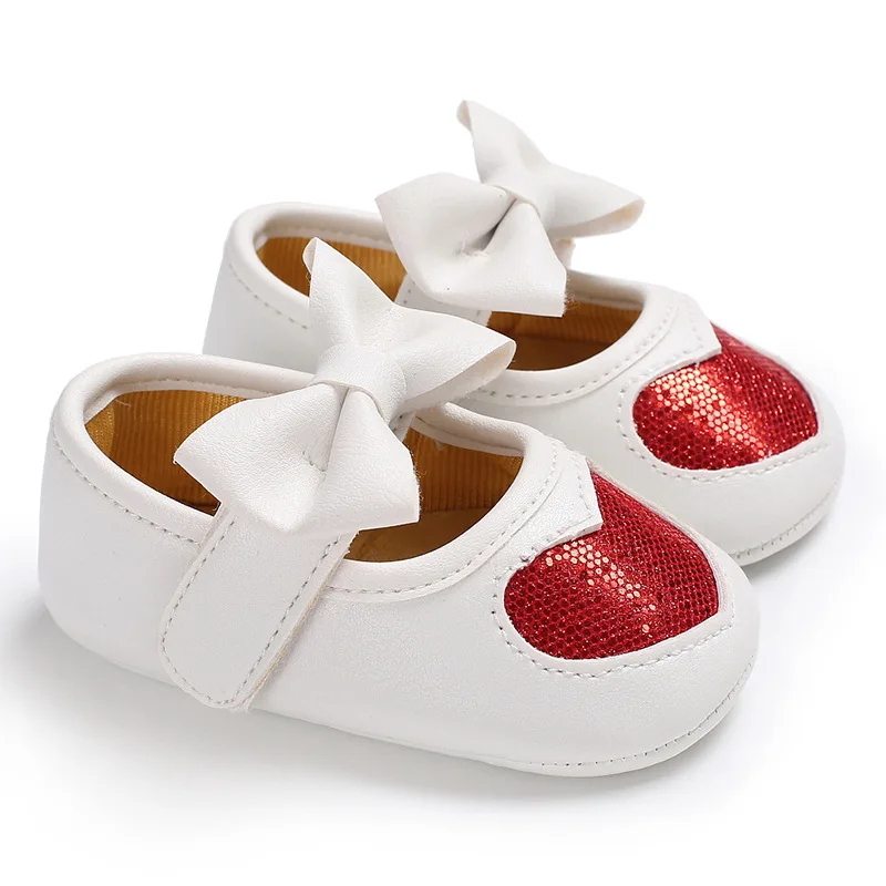 Бантик и Детские Туфельки для девочек с мягкой подошвой, модные мокасины для самых маленьких новорожденных с принтом сердца, обувь для младенцев из кожи ПУ - Цвет: red