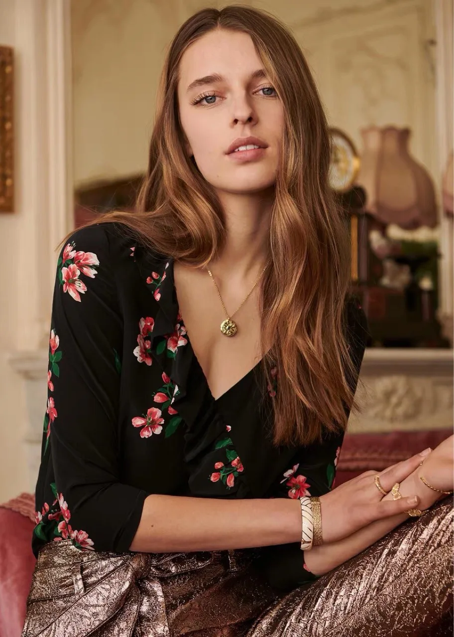 

2019 French design Begonia silk shirt Ruffled large V-neck Silk top