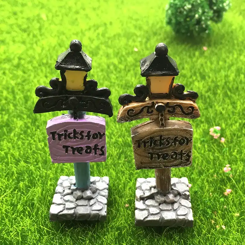 2pcs Miniature Landscape Resin Garden Fairy Ornament Street Signpost