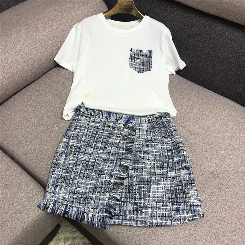 

Luxury Designer Brand Women's Knitted Sets for Women White T Shirts and Tweed Skirt 2PCS Set