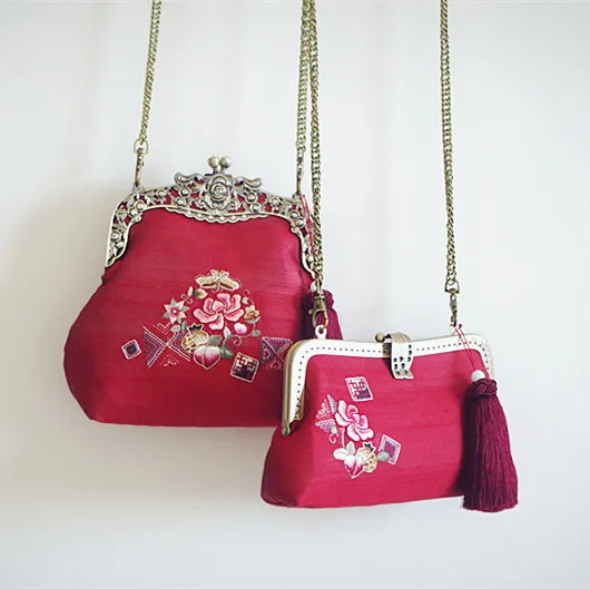 

Angelatracy 2019 Handmade New Arrival Red Embroidery Floral Traditional Silk Vintage Metal Frame Shoulder Bag Crossbody Bags