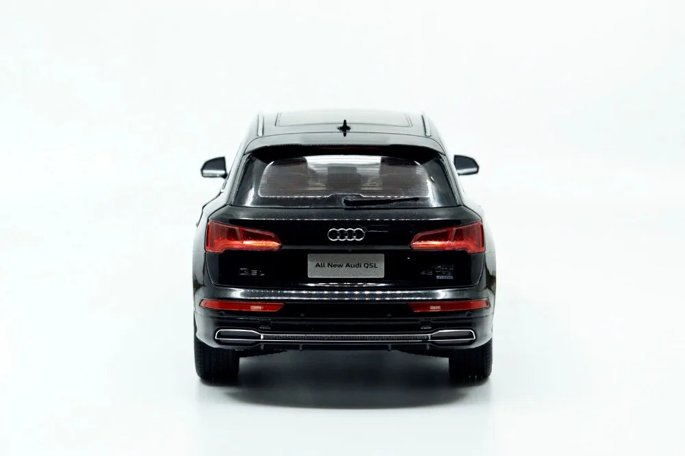 Audi Q5L 2018 Black 05