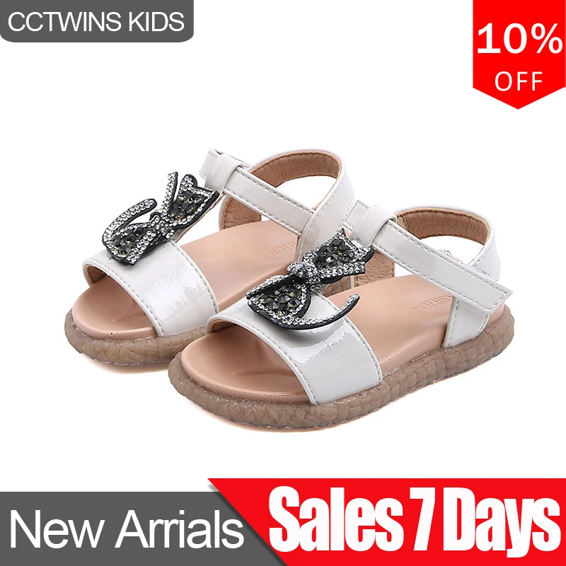 

CCTWINS Kids Shoes 2019 Summer Baby Flat Girls Rhinestone Fashion Cat Princess Beach Sandals Children Black Barefoot Shoes PS760