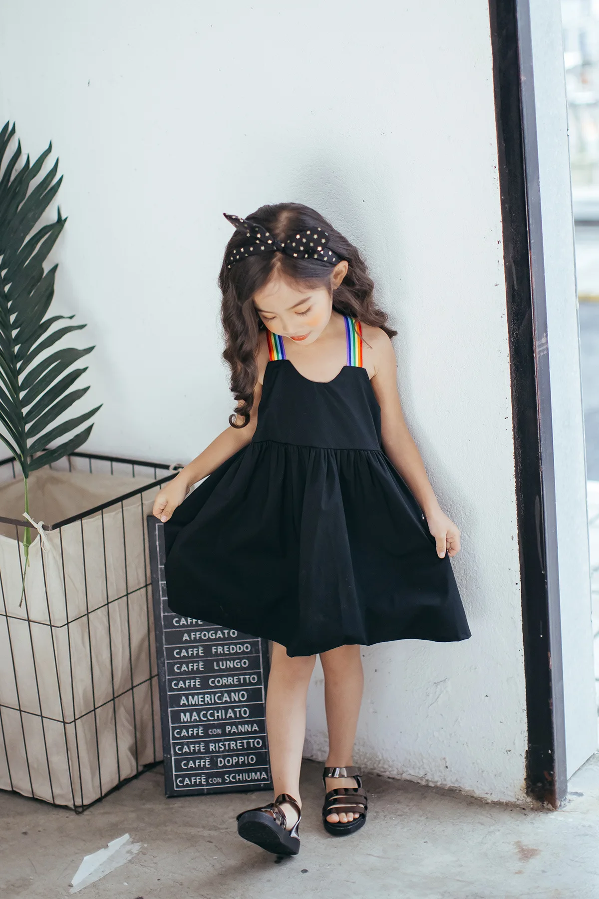 Новое поступление детской одежды Хлопковое платье с радужными полосками для девочек красивое повседневное детское летнее платье