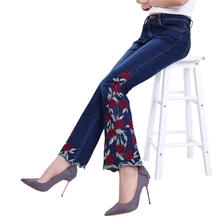Новинка; обувь с вышивкой Женские джинсы клёш расклешенные джинсы с кроем для женщин шик синие джинсы с цветочным принтом джинсовые штаны