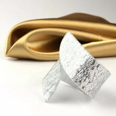 

12pcs Silver Acrylic Napkin Rings Beauty Special Irregular Plastic Napkin Holder For Wedding Hotel Free Shipping