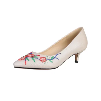 

In the spring of 2019 new fashion pointed fine with the size and low code 33-46 shallow mouth joker single woman shoes