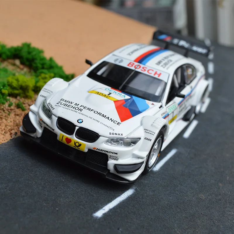 1:32 Литой Сплав модель автомобиля игрушки для Bmw M3 с функцией вытяжки электронная