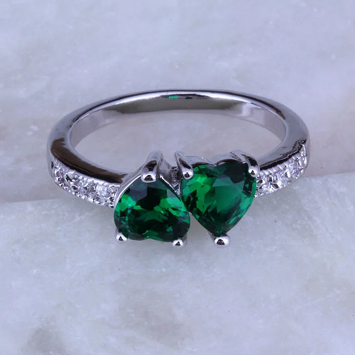 

Top Quality 925 Stamp Silver Color Wedding Jewelry Romantic Heart Green imitation Emerald CZ Rings for Women J0201