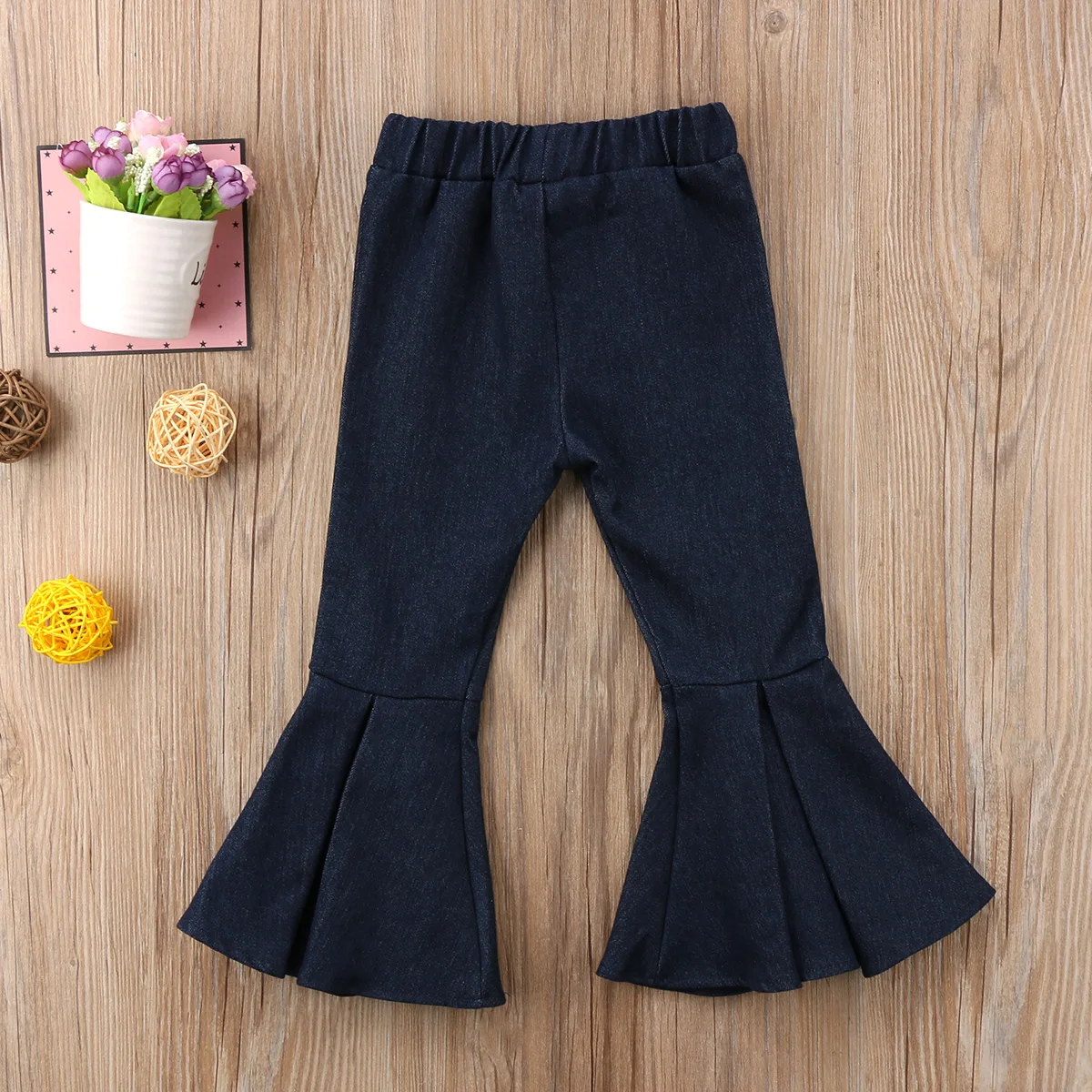 Модные джинсовые брюки-клеш с объемным цветком для маленьких девочек