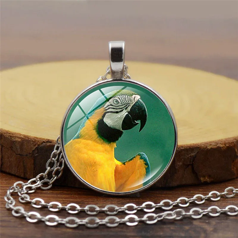 

Hot Sale Gold Macaw Necklace Bird Jewelry Yellow Parrot Rainforest Tropical Art Pendant Antique BronzeLink Chain Necklace Women