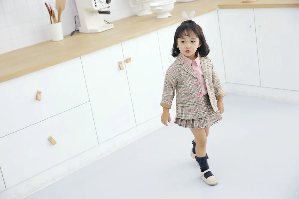 Детский блейзер для девушек, комплект одежды в британском стиле для малышей Весенняя детская одежда с мультяшным принтом, г. Блейзер+ юбка, 2 предмета, Y158