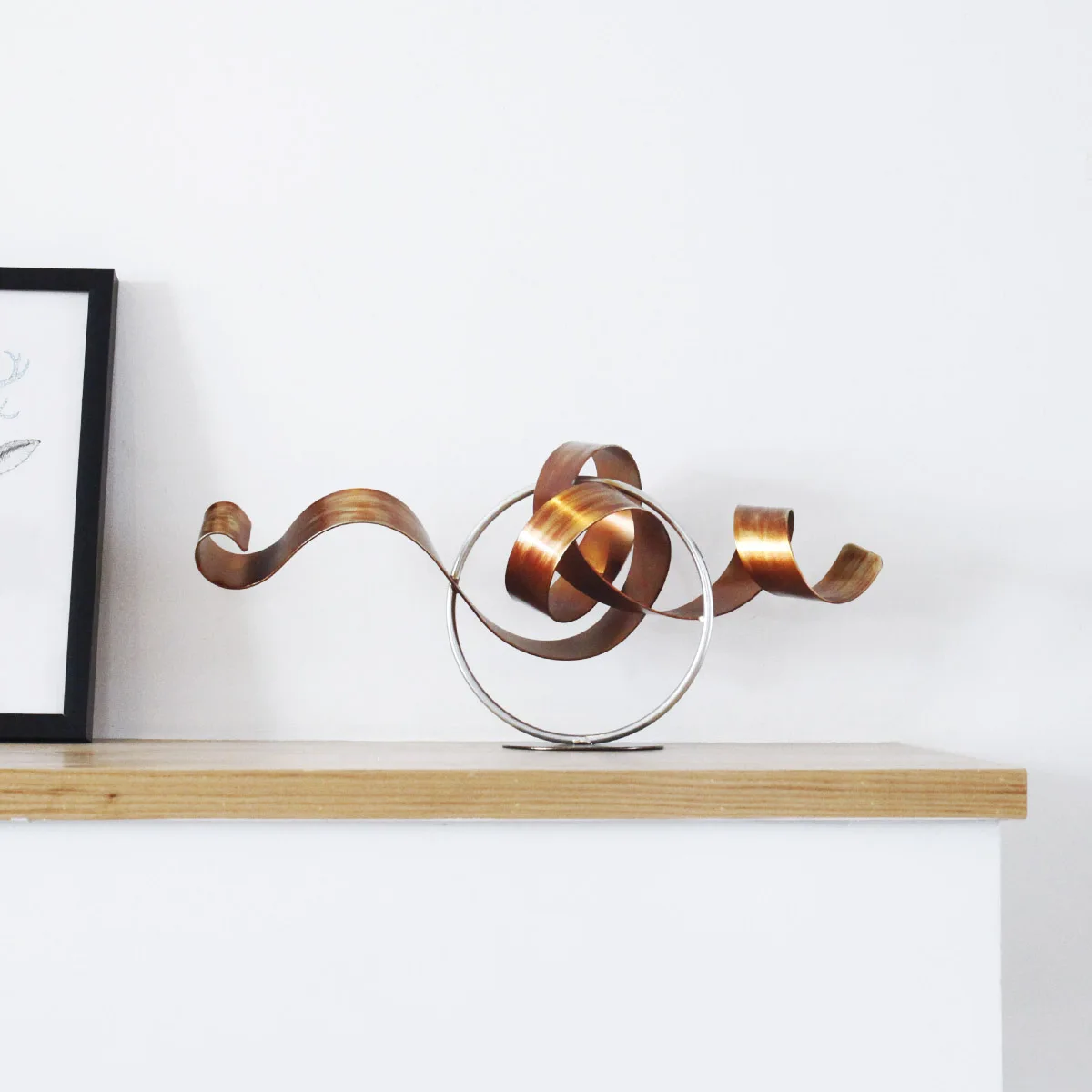 

Fashionable Iron Wriggle Modern Sculpture Abstract Sculpture Artwork Metal Sculpture Iron Home Decoration Indoor-Outdoor Decor