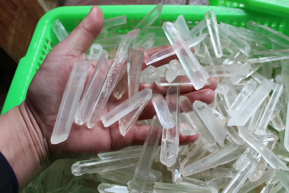 Необработанные натуральные очень прозрачные белые кристаллы кварца Оригинальные необработанные кристаллы, цена
