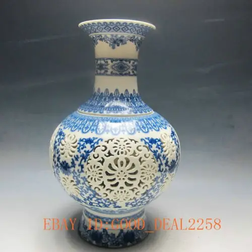 

A Set of 2 Pieces Exquisite Big Hollowed Chinese Blue and white Porcelain Vase with Qianlong Mark
