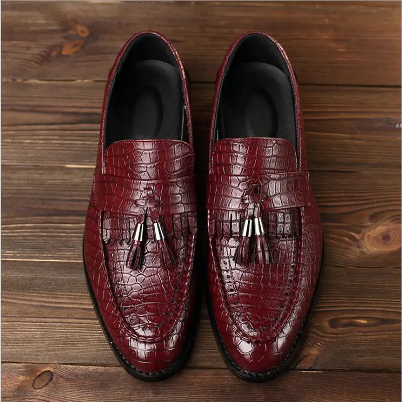 Male Dress Shoes Loafers Mens Flats Crocodile Leather Tassel Slip On Oxford For Men Brand Le 15 huismerk kopen in de aanbieding