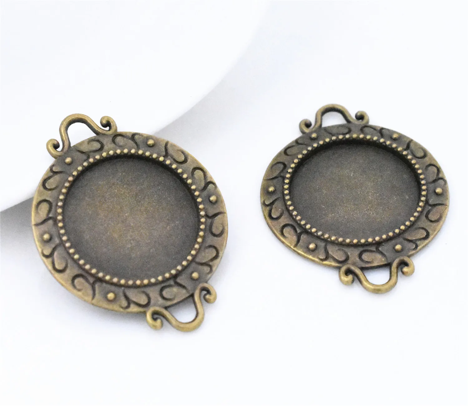 

5pcs 18mm Inner Size Antique Bronze Plated Simple Style Cabochon Base Cameo Setting Charms Pendant Connector-A3-48
