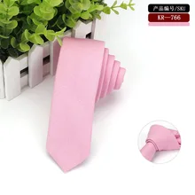 Этот розовый льняной галстук станет дополнением к вашим костюмам или блейзерам и будет выделяться однотонной отделкой