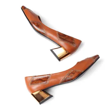 

2019 new fashion stitching women's shoes apricot pointed shallow mouth large size single shoes women's lazy shoes.