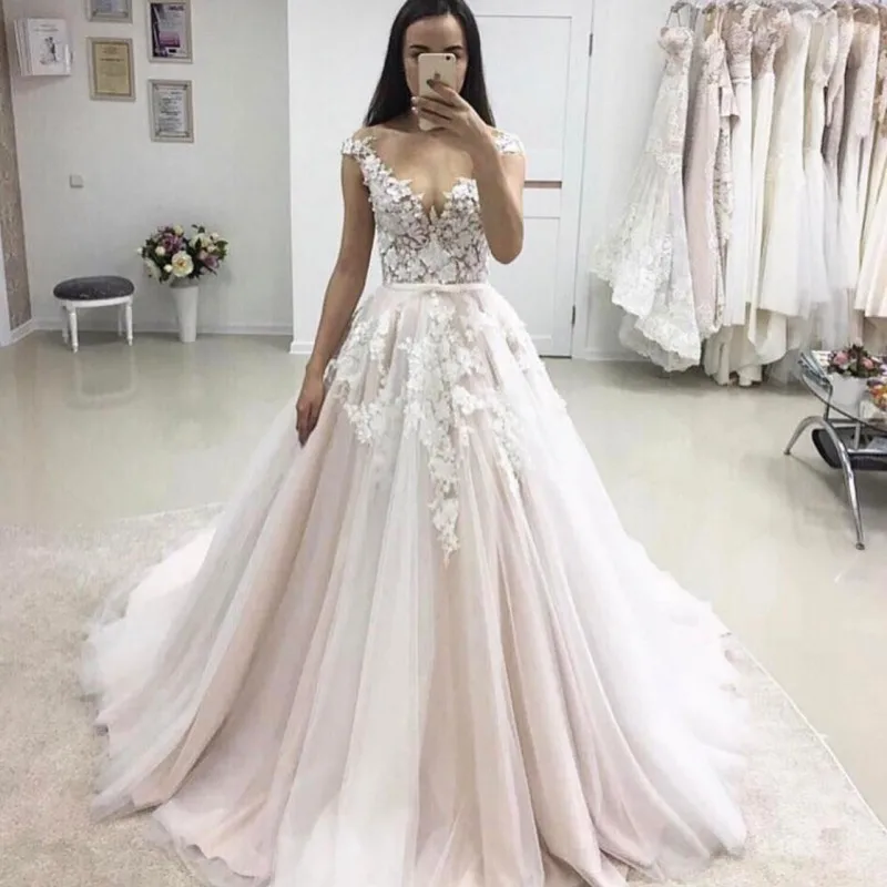 Beautiful Short Sleeves V-Neck Lace Up Back Applique Tulle Wedding Dresses Custom Made A-Line Court Train Gowns | Свадьбы и
