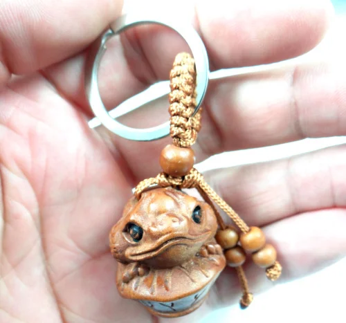 

Mahogany Three-dimensional Engraving Keychain Lifelike Golden toad Keyring gift for friends women men jewelry car keychain 3pcs