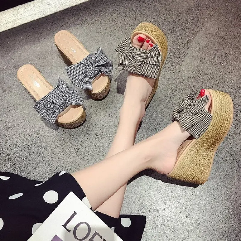 

2019 Summer Wedge Slippers Bow Platform High Heels Women Slipper Ladies Outside Shoes Basic Clog Wedge Slipper Flip Flop Sandals