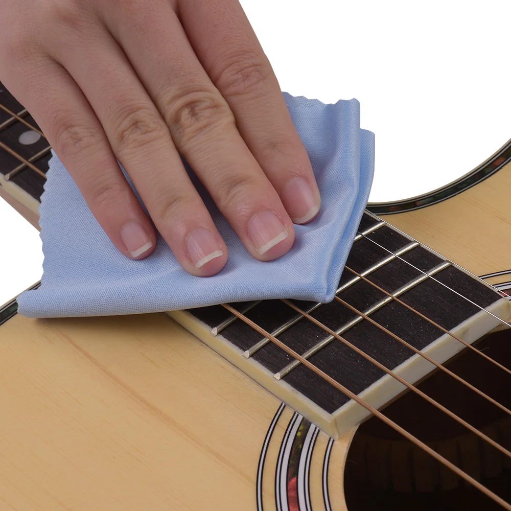 

1pcs Microfiber Guitar Violin Ukulele Cleaning Cloth Cleaner for Clarinet Trumpet Saxophone Cleaning(Random Colors)