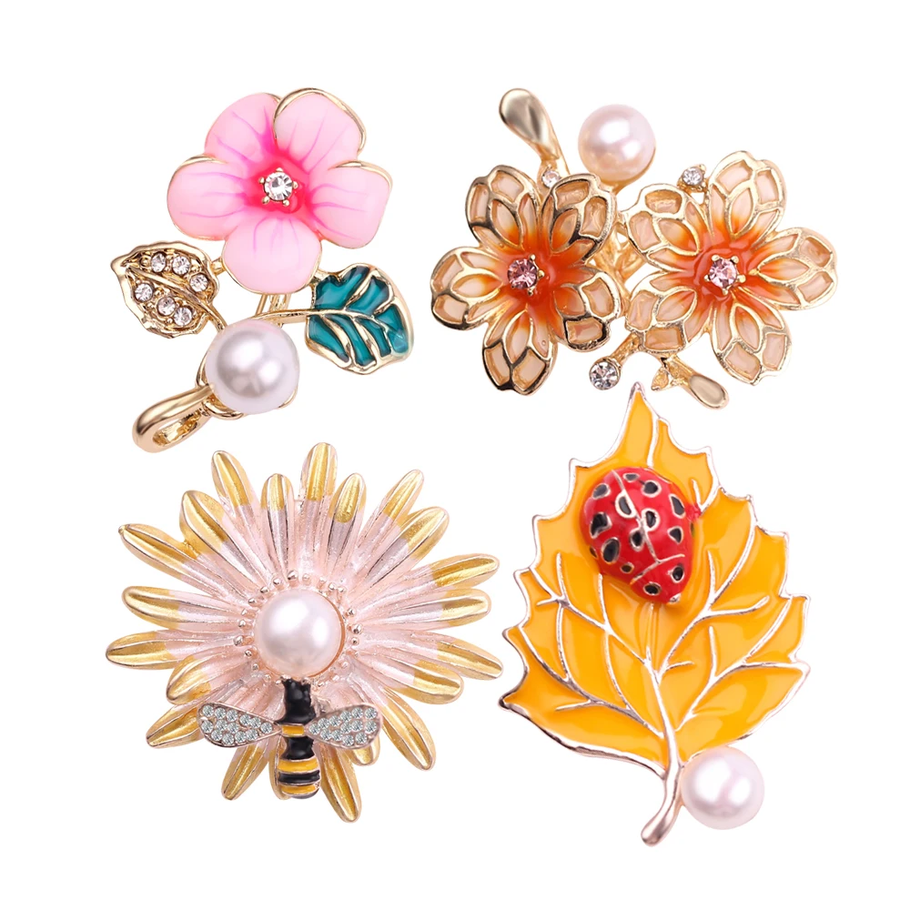

Chrysanthemum Peony Flower Brooches Simulated Pearl Flower Leaf Shape Pin Brooch Women Banquet Jewelry Accessories Elegant Gift