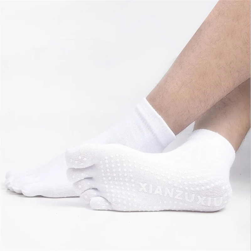 Men's Cotton Sports Non-slip Yoga Socks with Grips Breathable Anti Skid Floor Socks for Pilates Gym Fitness 4 colors 1Pair yoga socks