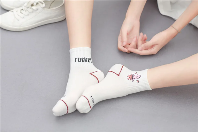 Для женщин хлопковые носки с картинками арт женский персонаж узорный лодыжки Короткие Симпатичные банан носки с изображением ракеты Hipster мода, принт с животными, AnkleSocks