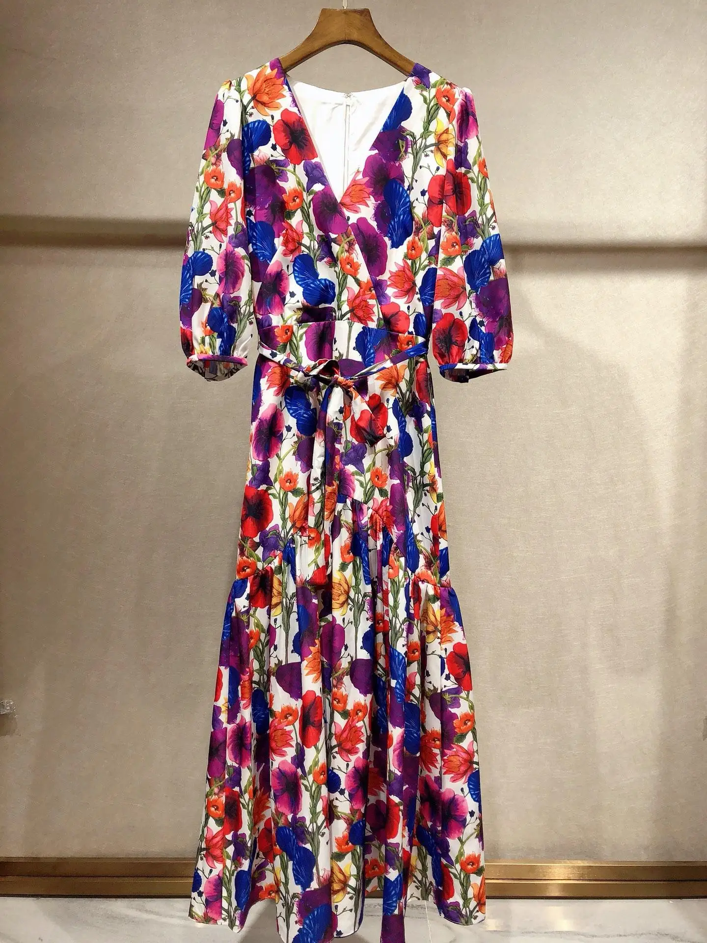 

2019 new ladies fashion bubble sleeves V-neck tie print dress 0718