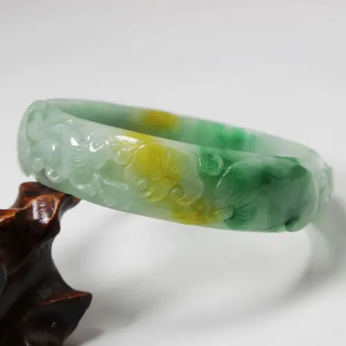 

2387 Beautiful Hand-carved Emerald Green Jadeite Jade Gems Bracelet Bangle