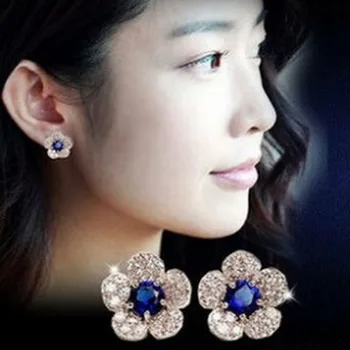 

Korean version of the simple and stylish fashion exquisite inlaid crystal flowers full of crystal chrysanthemum earrings