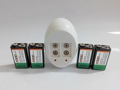 

NEW 4PCS 2000mAh 9V rechargeable battery 9 volt Ni-MH battery + 9V 6F22 Battery Smart Charger