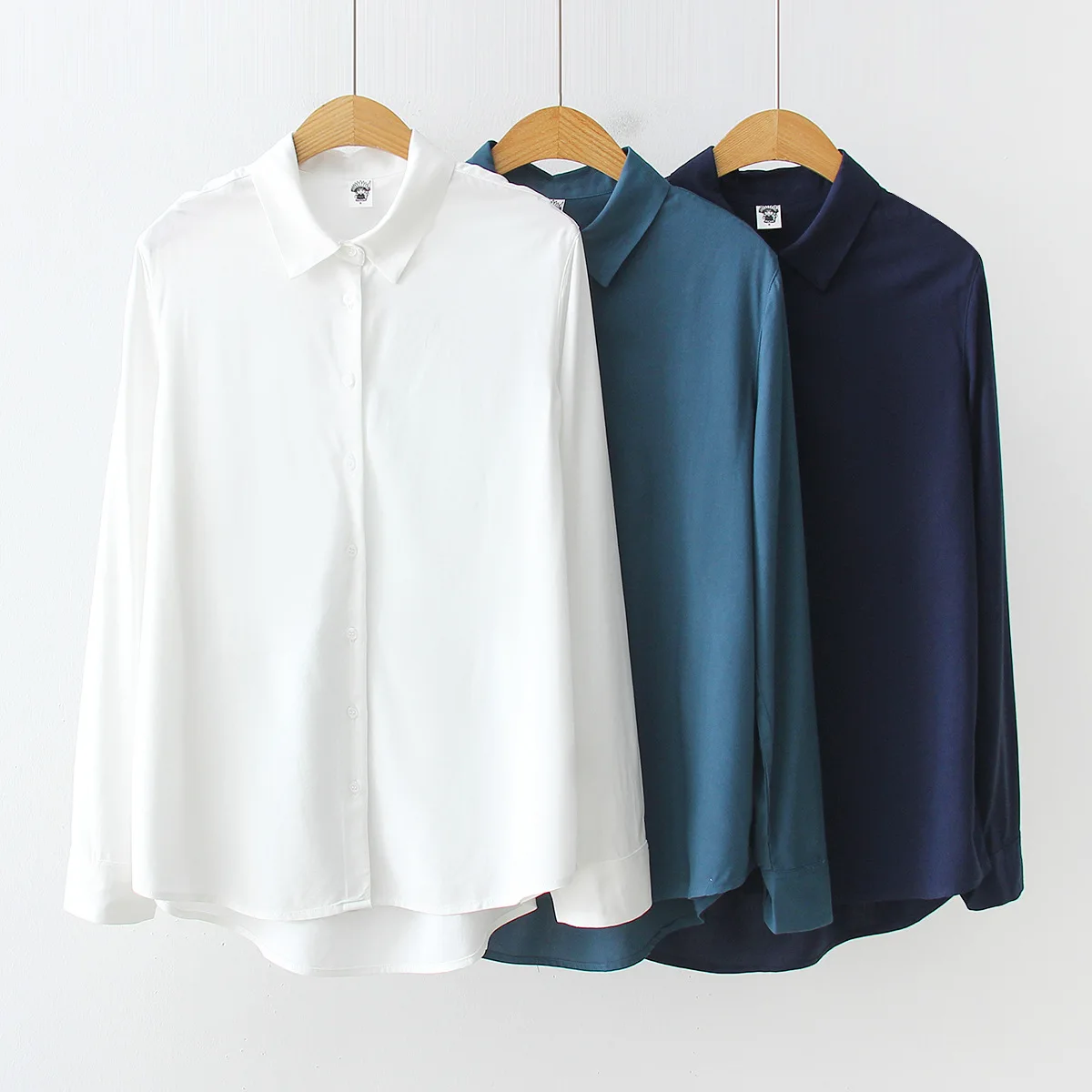 

Spring women blouses new commuter style slightly loose silk texture solid color long-sleeved pointed collar shirt female XQ009