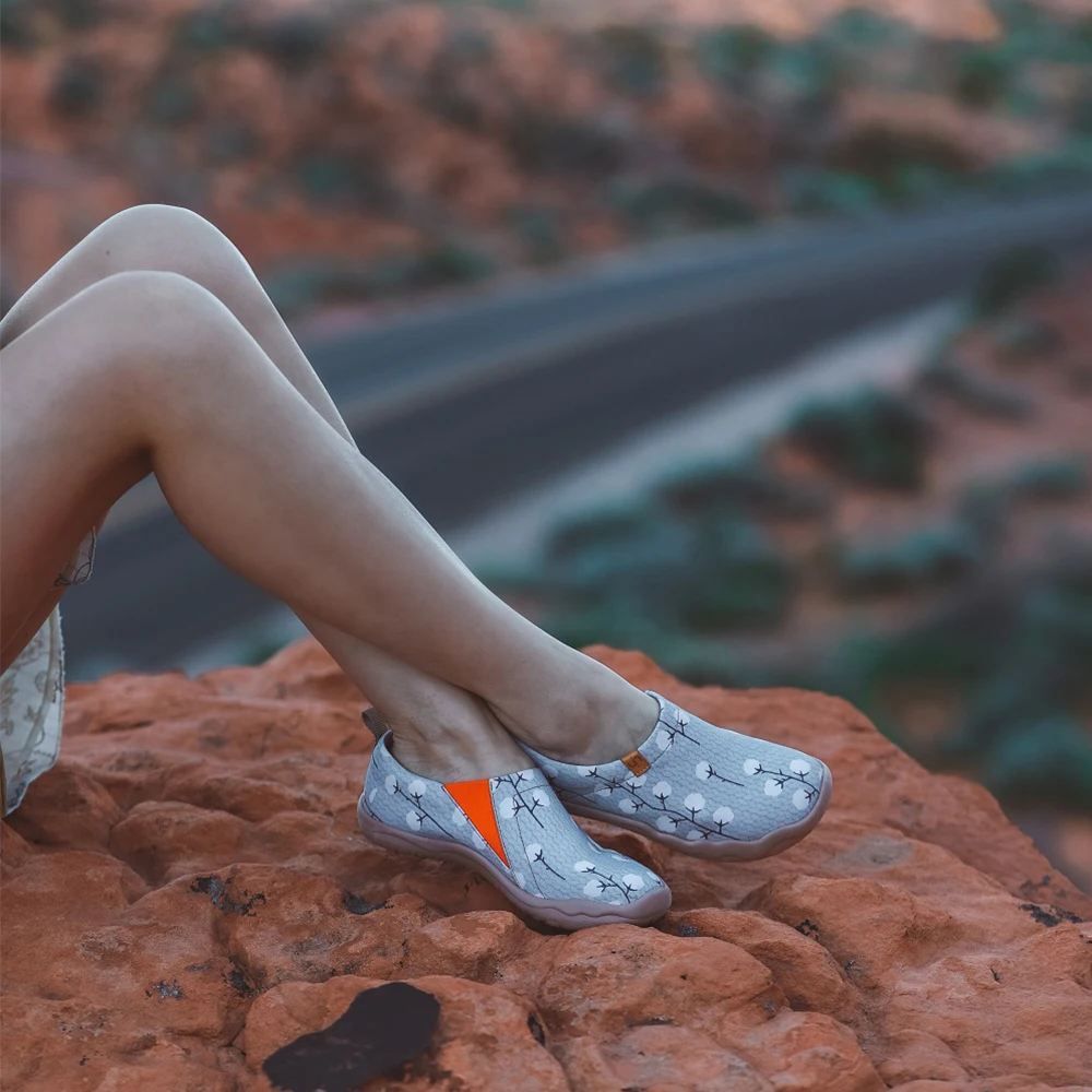 UIN/Хлопковые дизайнерские парусиновые Лоферы без шнуровки телесного цвета; женская повседневная обувь; дышащая обувь на плоской подошве для путешествий; женские уличные кроссовки