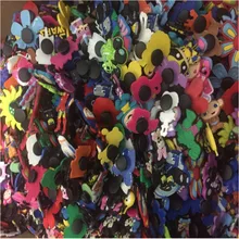 100 шт./лот смешанные стили случайный мультфильм ПВХ обуви амулеты аксессуары пряжки украшения подходят Wrisband браслеты детские подарки