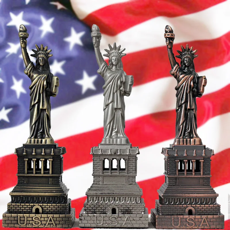 

tourist souvenirs landmarks in the United States Statue of Liberty model decorative metal decoration photography props