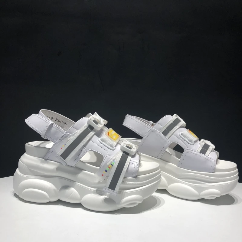 Stylesowner Летняя обувь Сандалии 9 см увеличенная платформа каблук обувь для отдыха Светоотражающие бисквит черный, белый цвет Sandalias Повседневное