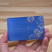 Членство металлическая карточка синяя матовая визитная карточка с вырезами выгравированный логотип небольшой минимальный заказ бесплатный дизайн и