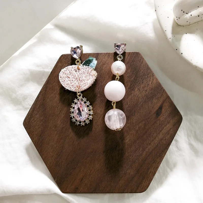 

Dominated new 2019 fashion embroidery asymmetric crystal Resin teamed pearl Women Drop earrings Women temperament