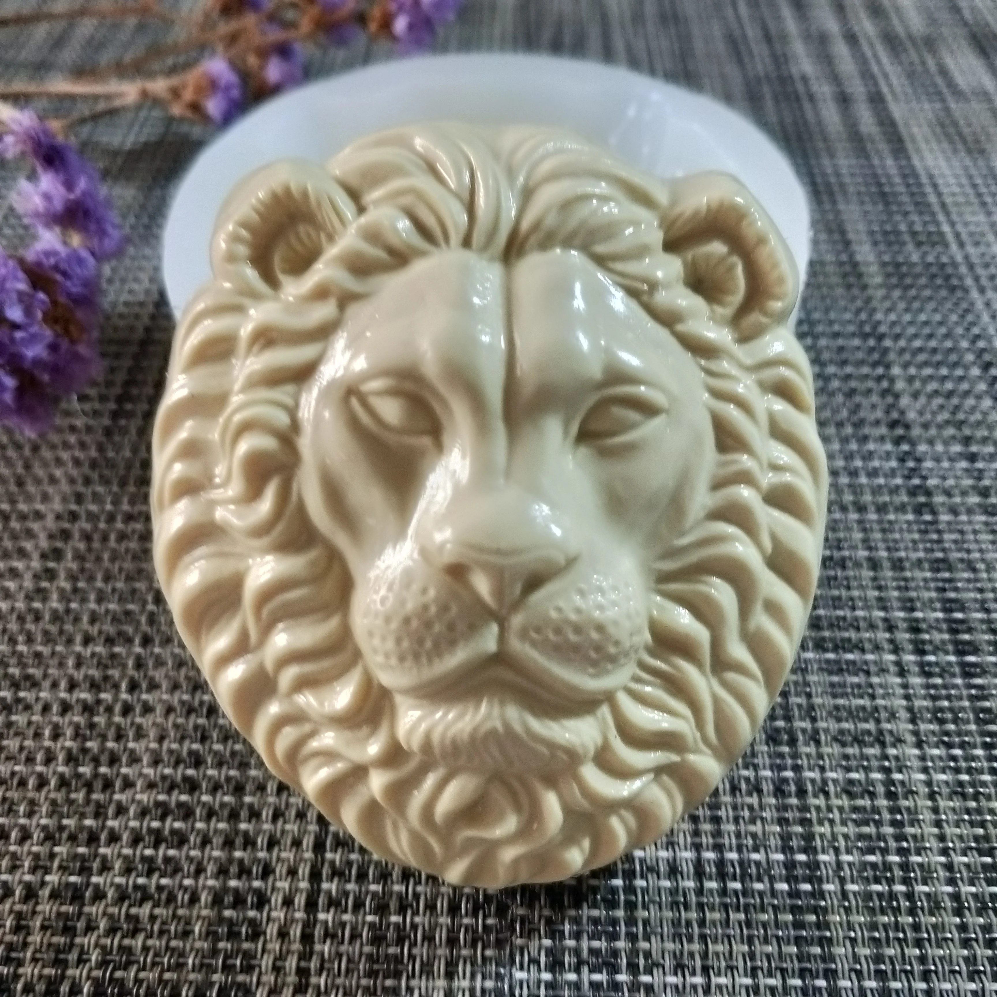 soap-carving-lion