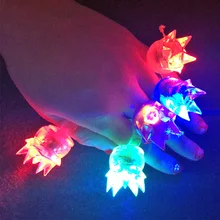 50 шт./лот мягкие мигает кольцо на палец с короной резиновые светодиодные индикаторы Светящиеся в темноте аксессуары для празднования Хеллоуина светящиеся игрушечные лошадки