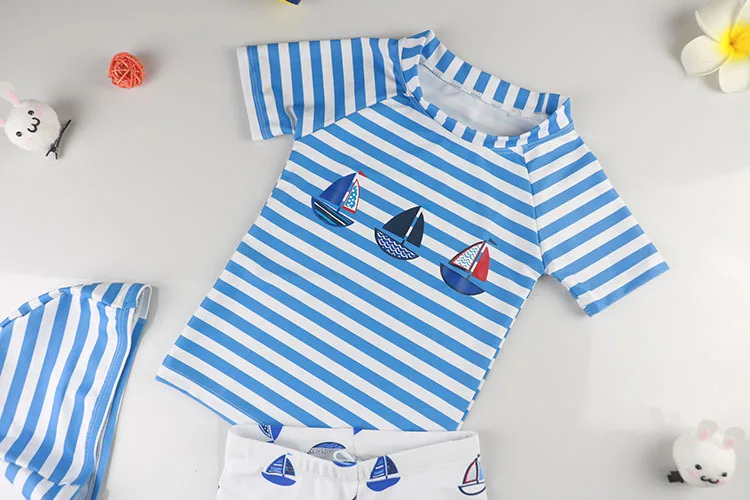 Купальный костюм в синюю полоску для маленьких мальчиков, детский раздельный купальник, пляжные плавки детский купальный костюм шапочка+ костюмы для детей от 0 до 48 месяцев