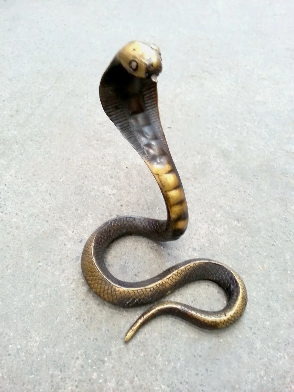 

Collection! Chinese Antique Bronze 'the king cobra ' pattern statue