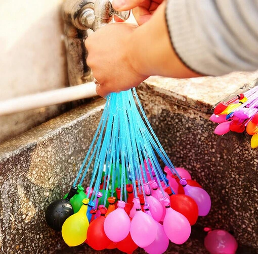 воздушные шары на полу. воздушный шарик. маленькие шарики. маленькие воздушные шарики. торт с шариками.