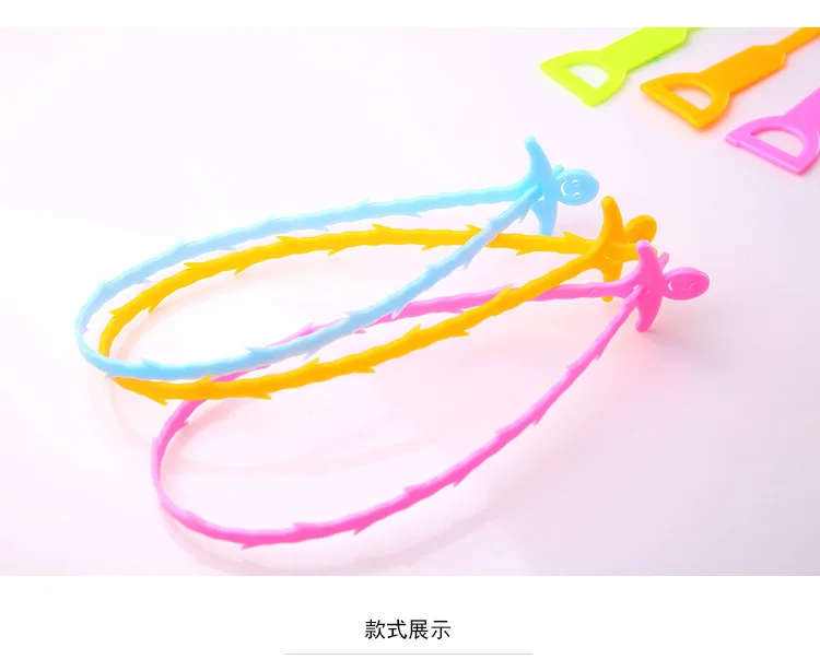 2739702885_985689983